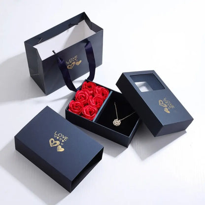 Clover heart necklace | Proof of love and good luck